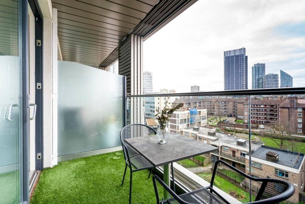 1 Bedroom Penthouse Flat In East Londra Esterno foto